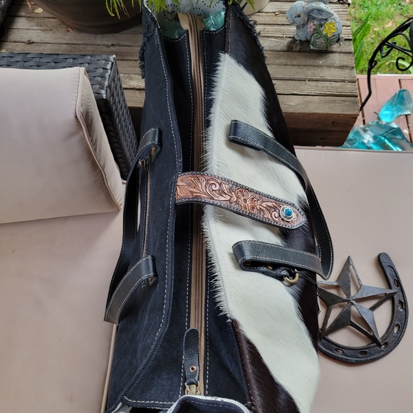 🔥❤️ Hand Tooled Weekender Bag - Picture 4 of 7